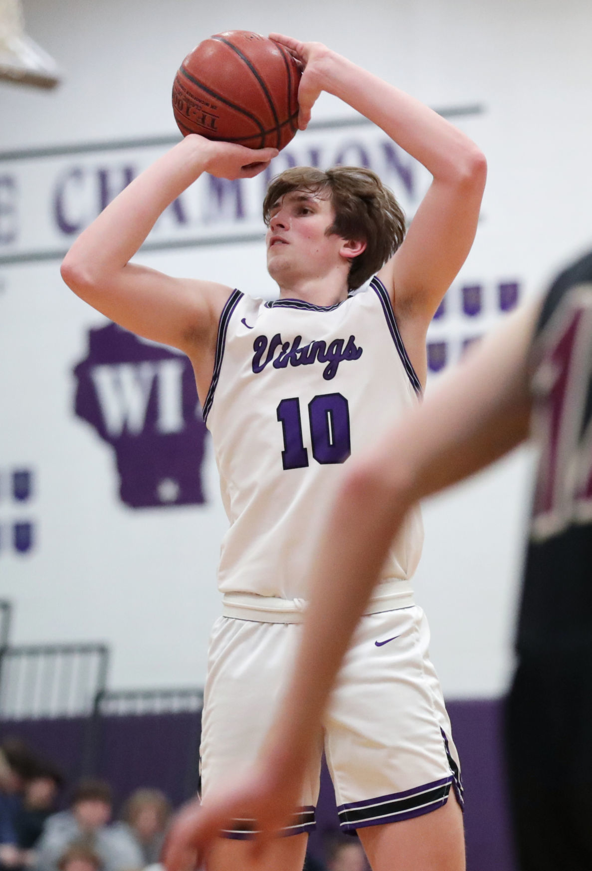 Stoughton 48, Edgewood 33